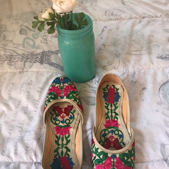 Floral shoes - Picture 2 of 3